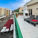 Large Penthouse With Sunny Terrace Appartamento *