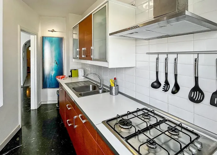 Large Penthouse With Sunny Terrace